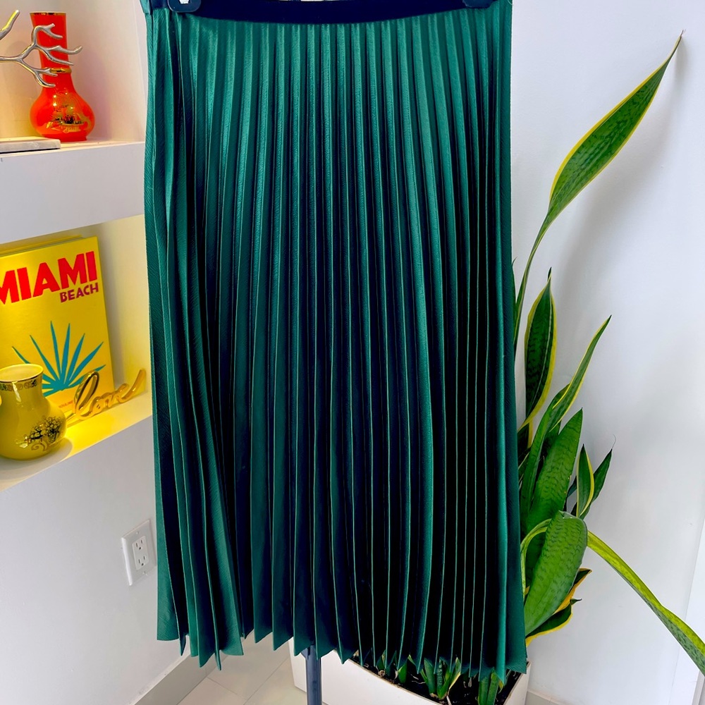 Green midi skirt